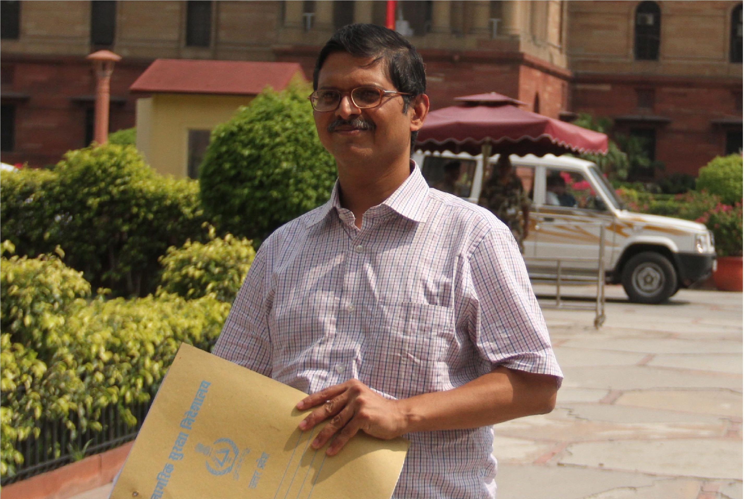 NEWS: Lucknow Court Sends Ex-IPS Amitabh Thakur to Judicial Custody in Relation to Self Immolation incident outside SC.